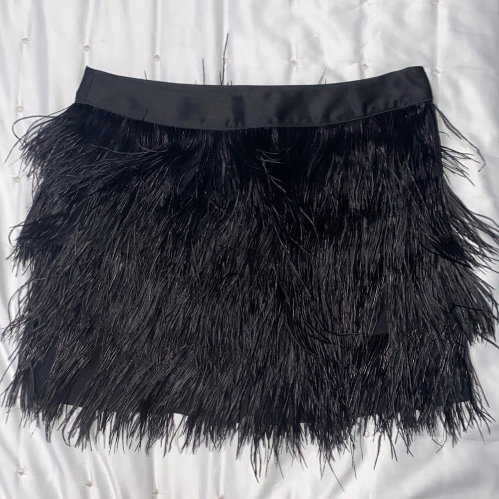 Express feather skirt